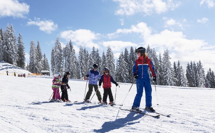 Kinderskikurs der Skischule Alpendorf im Snow Space Salzburg