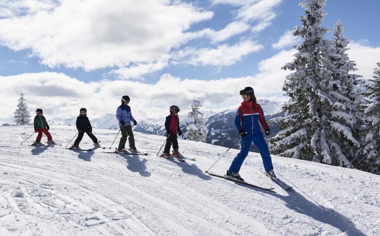 Skikurs für Kinder im Skigebiet St. Johann im Pongau/Alpendorf in Österreich